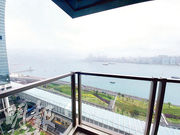 新易手的維港頌單位，外望維港景觀，實呎逾4.2萬元，料為屋苑近兩年來二手呎價新高。