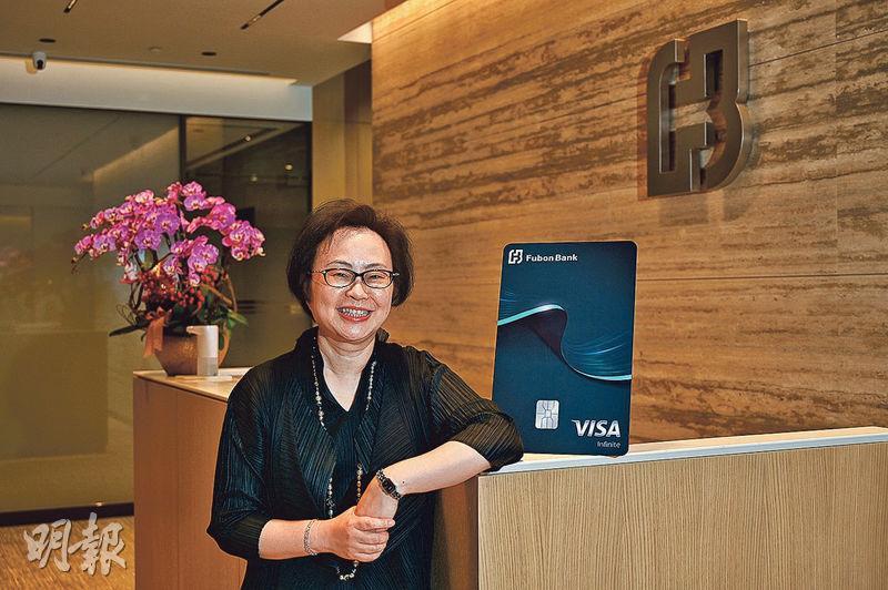 富邦香港執行副總裁兼零售銀行部主管葉嘉敏表示，新推出的富邦Visa Infinite卡為資產淨值達100萬元以上的客戶而設。（鄧宗弘攝）