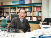嶺南大學潘蘇通滬港經濟政策研究所所長何濼生建議取消「白居二」政策，與建「有香港特色的組屋」。