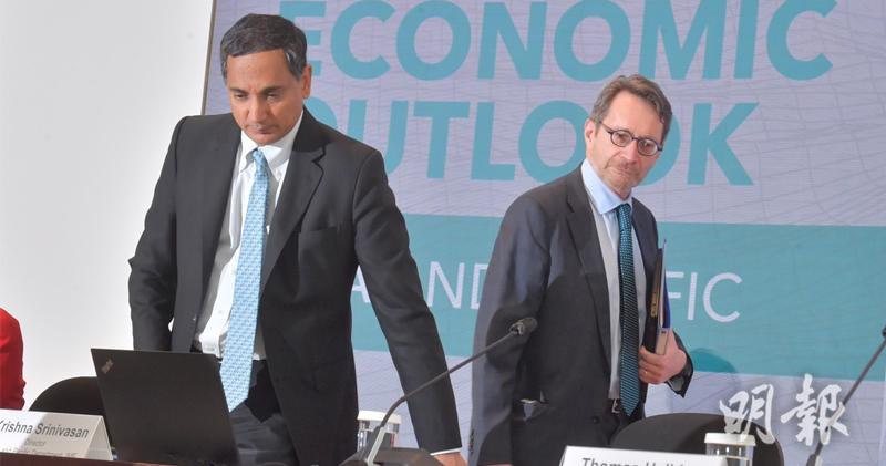 （左）IMF亞太部主任斯里尼瓦桑（Krishna Srinivasan）(劉焌陶攝)