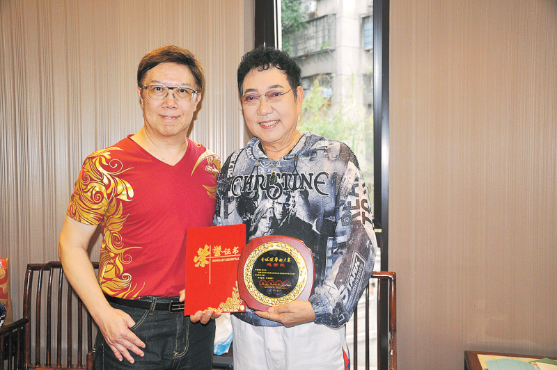 來自香港的創作者馬家祥（左）與演唱者麥嘉互相欣賞