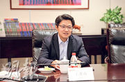 內地浙商證券總裁王青山上月傳聞在出席會議時被召出會場，及後失去聯絡。公司上周五發公告，指他辭去董事、總裁及其他相關職務，即日生效。