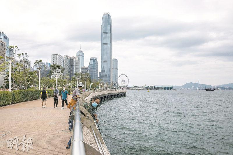 作者認為香港作為國際金融中心，可以為綠色金融提供創新的金融產品和服務，包括綠色保險及投資等，來彌補綠色金融缺口。（資料圖片）
