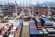 本港4月整體出口貨值為3383億元，商品進口貨值為3749億元，貿易逆差進一步收窄至366億元。圖為葵涌貨櫃碼頭。（資料圖片）