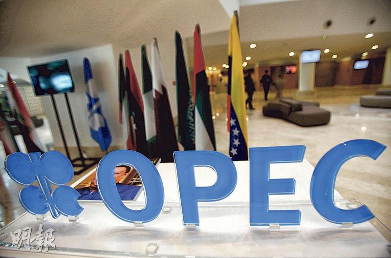 油組與盟友（OPEC+）延長現行減產幅度至明年底，而沙特阿拉伯更自願於7月起將每天產量額外減少100萬桶，國際油價昨曾升超過3%。（資料圖片）