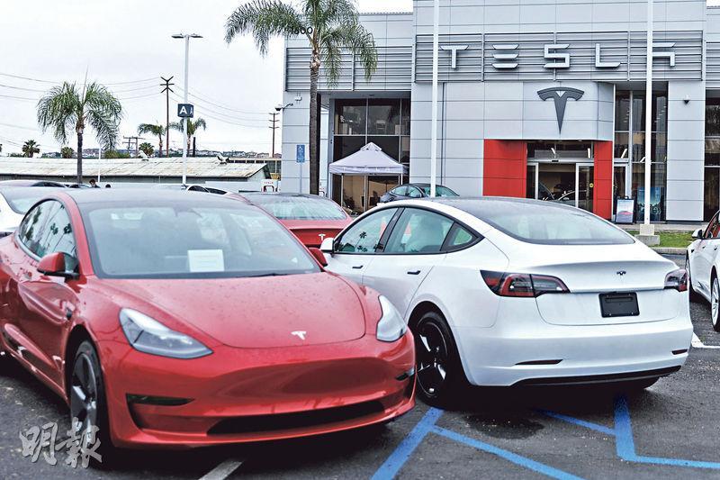 特斯拉（Tesla）全部Model 3車款合資格獲取美國《通脹削減法》（IRA） 的7500美元全額稅務抵免，有助刺激Model 3的銷情。圖為美國加州長灘銷售的Model 3。（資料圖片）