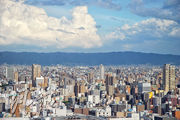 日本樓市近期走勢靠穩，大阪府、京都府及兵庫縣等地區的近畿圈，4月份二手平均樓價按年上升4.9%。圖為大阪市景。（資料圖片）