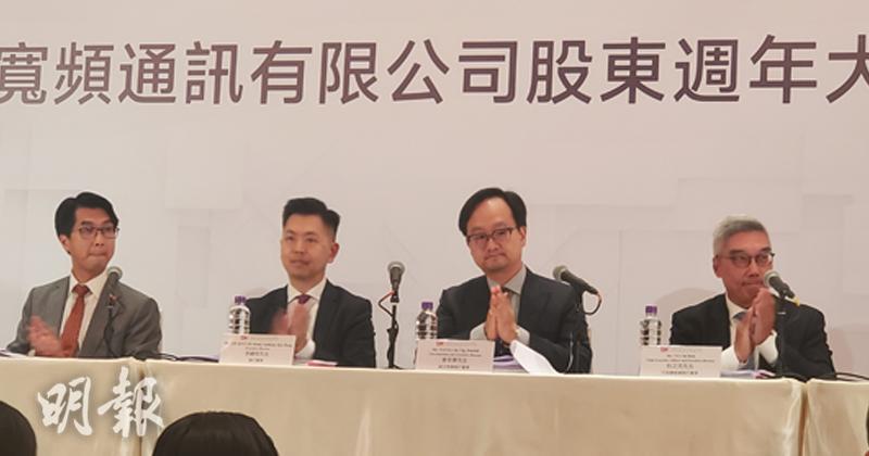 圖右起：有線寬頻行政總裁杜之克、副主席曾安業、執行董事李國恒、執行董事陸偉祺。