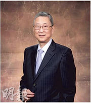 港交所前行政總裁周文耀昨於中環聖若瑟天主教堂舉行安息彌撒，財政司長陳茂波盛讚他為本港金融基建打下穩健基礎，財庫局前局長馬時亨則分享周文耀以睿智為他拆解問題的難忘往事。
