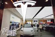 受惠於減價促銷策略，特斯拉（Tesla）第二季交付量創新高。不過分析認為，Tesla在第二大市場中國的銷量增長，仍落後於比亞迪。圖為Tesla在北京的展銷廳。（資料圖片）