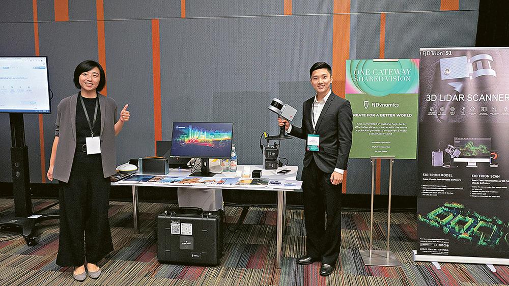 豐疆智能國際財務總監張琦（左）盛讚科技園提供很多資源，涵蓋香港和海外的潛在投資者或客戶。