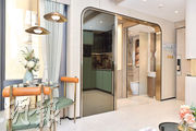 設計師打通睡房與浴室的門口，增強內籠空間感。