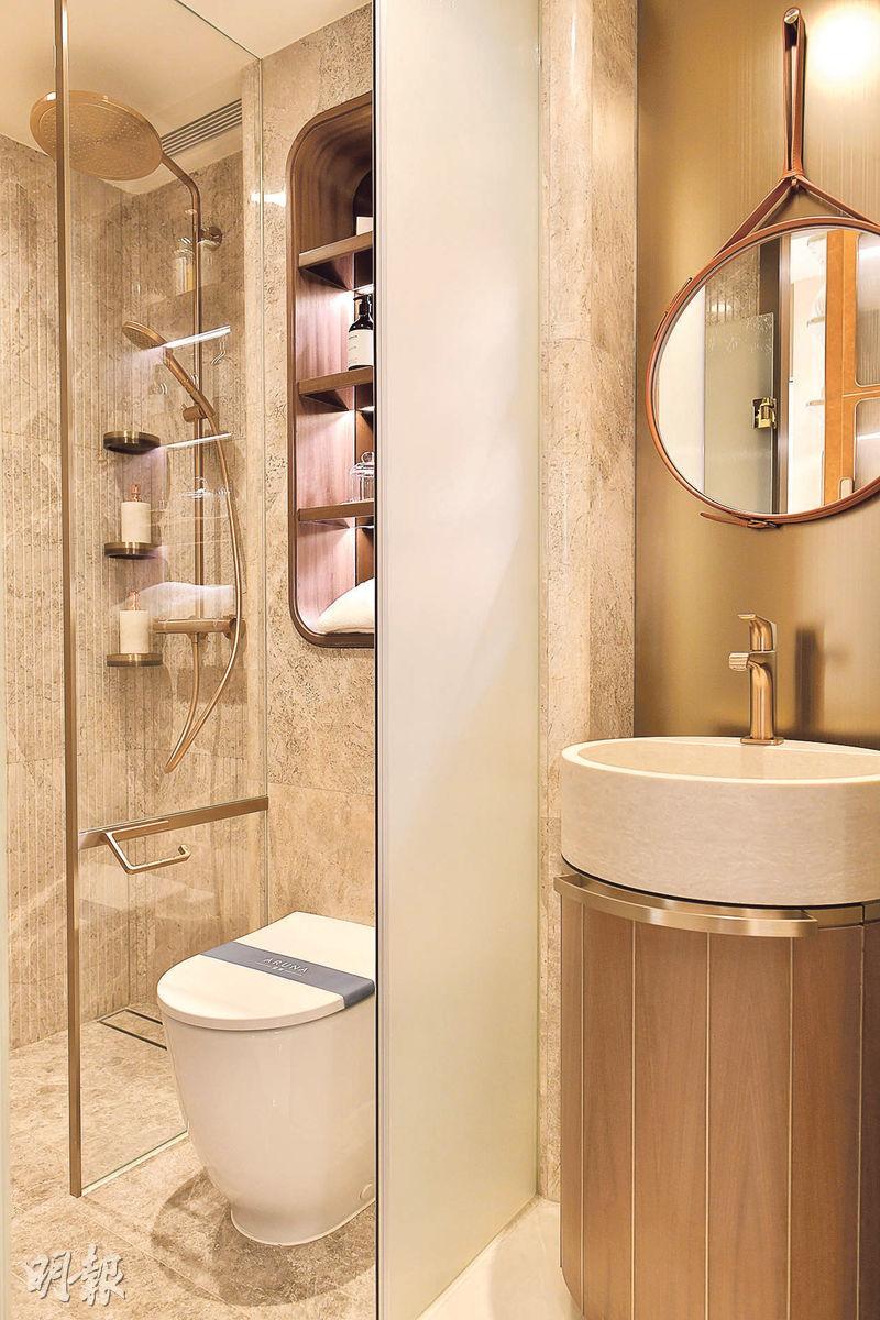 洗手間採乾濕分離設計，內設多個置物空間。