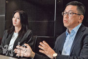 Accenture大中華區企業技術創新事業部董事總經理、香港地區業務負責人嚴厚恩（右）稱，中小企資源雖有限，但發展AI亦有其他選擇，左為大中華區香港地區總裁李佩珊。(劉焌陶攝)