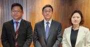 左起：尹富鋼、高亮、董事會辦公室主任王美力