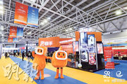 快手今年第二季的DAU，由去年同期的3.47億，增加8.2%至3.76億，每位日活躍用戶平均使用時長為117.2分鐘，營銷服務收入則由去年第二季的31.7元，大幅增加超過兩成，至38.2元。
