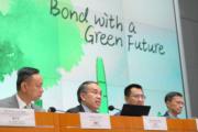 許正宇（左二）：給予空間提升流動性小組提建議 對綠債發行有信心。（鍾林枝攝）