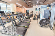 健身室提供24小時服務，並可配合智能科技調節難度。