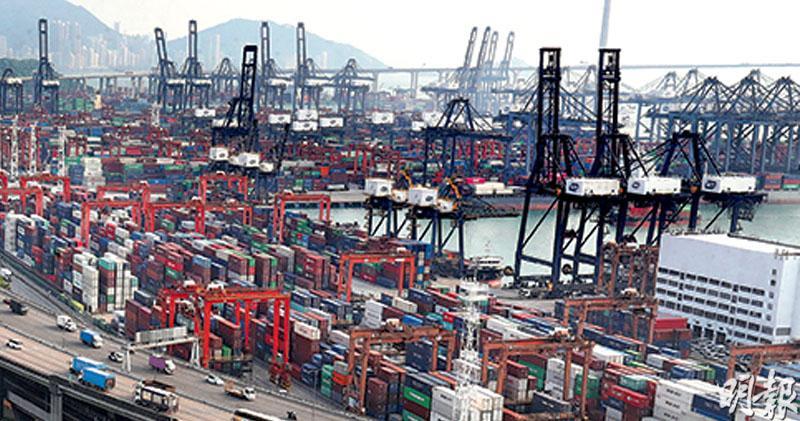 圖為葵涌貨櫃碼頭。據香港海事處數據顯示，今年首7個月香港港口貨櫃吞吐量累計按年下跌15.8%至約832萬TEU。（資料圖片）