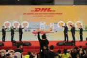 DHL Express 香港樞紐中心完成擴建 料總貨運量增加五成，左起機管局行政總裁林天福、運局局長林世雄、政務司長陳國基、DHL集團行政總裁麥韜遠、DHL Express行政總裁John Pearson及DHL Express亞太區行政總裁李植興。（鍾林枝攝）