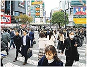 圖為東京街頭。日本第三季GDP按季折合成年率萎縮2.1%，較市場預期差。（新華社）