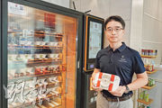 和田便當創始人陳隽表示，公司的「熱食便當售賣機」進軍日本，並放入當地連鎖便當店「便當物語」店內。（賴俊傑攝）