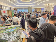YOHO WEST第1期展銷廳設於南昌站的V Walk商場內，新地指首日錄逾4000參觀人次。