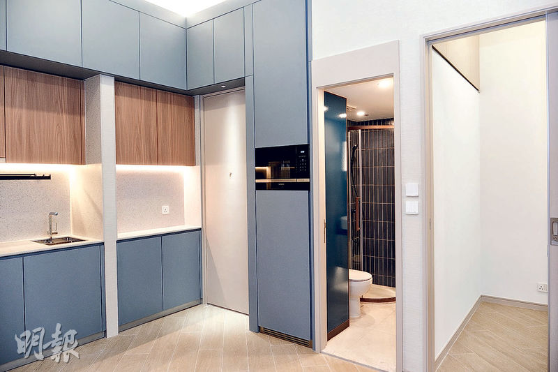 項目所有單位廚櫃均採用藍色的交樓標準，與市場上大部分項目不太一樣。