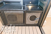 單位採用三合一露台設計，發展商甚至把洗衣機置於露台位置，節省室內空間。