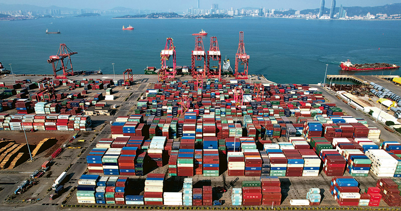 中國11月進出口總額3.7萬億元人民幣，同比增長1.2%，增速比10月擴大0.3個百分點。（中新社）