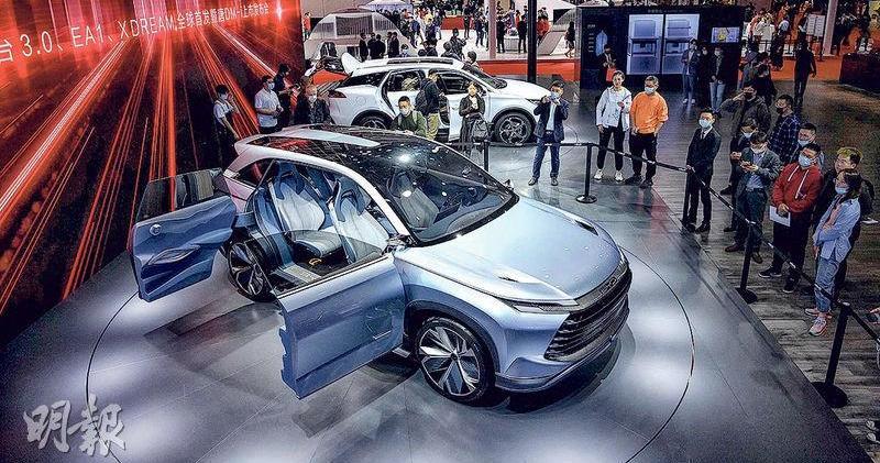 中國電動汽車百人會：明年內地新能源車產銷規模料達1300萬輛
