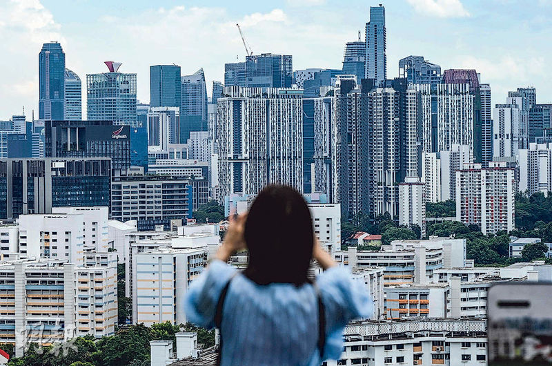 有報告指出，新加坡樓價去年的基數相對較低，目前看來利率已見頂，令投資者對今年當地樓市感到樂觀。（法新社）