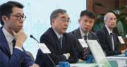 港大經管學院《香港經濟政策綠皮書2024》（左起：Douglas Arner、鄧希煒、王于漸、蔡洪濱、貝大為）。(賴俊傑攝)