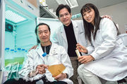 Hands Life Science行政總裁蘇樂文（中）、科技總監黎國基（左）、配方師陳慧焮（右）認為，從微藻提取類胡蘿蔔素製造護膚品，可紓緩濕疹問題，也是高增值的生意。