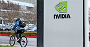 Nvidia績後連升兩日，上周五股價最多升4.9%見823美元，市值曾突破2萬億美元，收市報788.17美元升0.36%，市值回落至1.97萬億美元。（法新社）