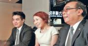 (由左至右)六福執行董事兼副主席黃浩龍 、執行董事兼副行政總裁黃蘭詩、主席、行政總裁兼執行董事黃偉常。
