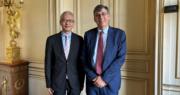 金管局：與法國央行展開批發層面央行數碼貨幣合作。圖為金管局副總裁李達志（左）與法國中央銀行第一副總裁Denis Beau（右）。