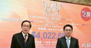 新地副董事總經理雷霆（左）日前公布，YOHO WEST PARKSIDE獲批預售，並以折實平均呎價10,868元推出105伙，入場費302萬元起。旁為新地代理總經理胡致遠。