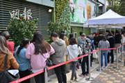 YOHO WEST PARKSIDE突加推87伙，周四再賣108伙；圖為今日樓盤設於南昌站V WALK售樓處外場面(盧曼盈攝)