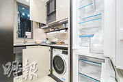 廚房電器齊備，電磁爐、煤氣爐、洗衣乾衣機屬德國品牌西門子。