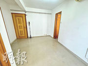 呂宇健買入的荃灣中心高層一房戶，客飯廳方正，原業主開價約338萬元放售，最終減價12%、以298萬元易手。