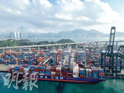 圖為葵涌貨櫃碼頭。香港3月整體出口貨值按年升18.5%，進口升16.6%。學者認為上升原因是入口商為應對關稅提前備貨，預料4月起出口數字將下跌。（鄧宗弘攝）