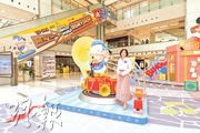 新地代租務部副總經理許嘉雯表示，五一黃金周今日起展開，旗下新城市廣場今年斥資700萬元作推廣，首度聯乘POP MART打造大型主題裝置，鼓勵旅客及顧客到商場消費，預計商場整體人流及生意額按年升10%及12%。