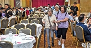 政府統計處公布最新食肆收益，當中以中式餐館為「重災區」，去年總收益較2018年跌逾兩成，香港餐飲聯業協會會長黃家和表示，傳統酒樓難吸年輕客，面積逾萬呎酒樓更受累舖租高昂。（資料圖片）