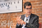 被稱為「股壇長毛」的David Webb昨出席香港外國記者協會（FCC）的主題午餐會「與David Webb的告別爐邊對談」，表示「我以為我可以在公眾前及投資界活躍多三十年，直至八十歲才退出並弄孫為樂，但一切已改變。」（廖凱霖攝）