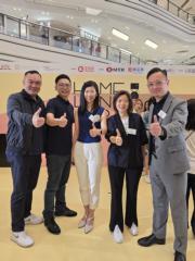 利嘉閣主席施慧勤（中）