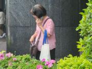 長和小股東對售港口交易感擔心。圖為陳女士。