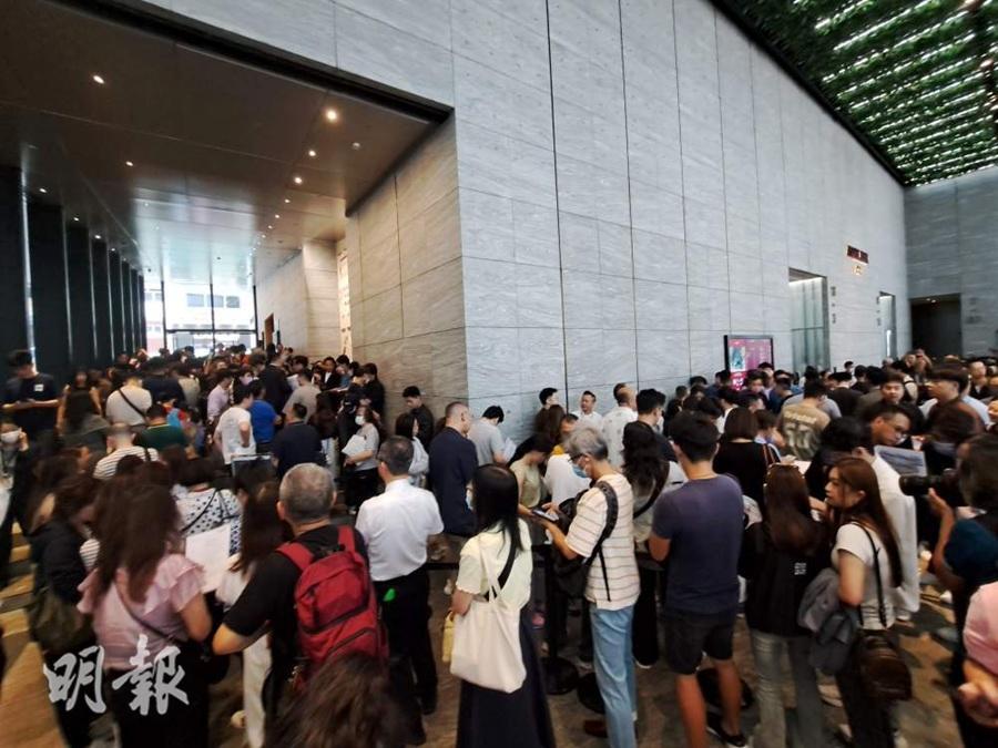 滶晨今公開發售138伙  售樓處人頭湧湧