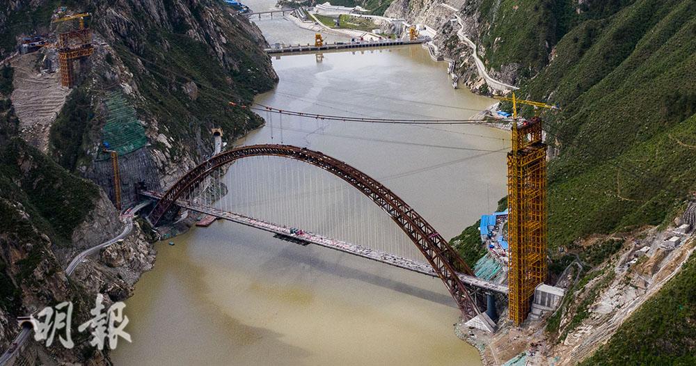 西藏拉林鐵路「藏木雅魯藏布江大橋」合龍　全長525.1米
