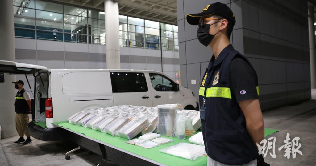 海關搗破今年最大宗空運毒品案　檢獲市值近半億毒品